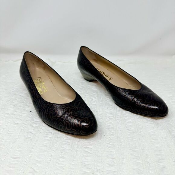 Ferragamo Kitten Heels- Size 8.5 - Picture 4 of 14